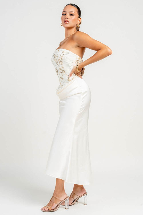 HD30455S / STRAPLESS ROUNDED NECKLINE EMBELLISHMENT MIDI DRESS